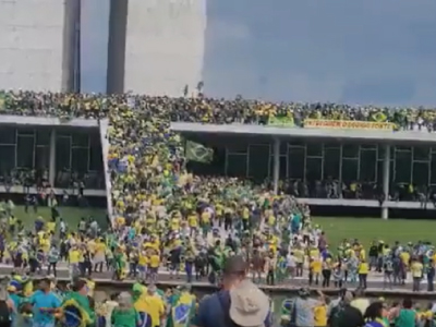 ブラジルで起きた議会襲撃事件の映像