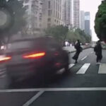 中国で無差別に人を轢く車
