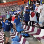 サッカーW杯ドイツ戦後、日本人サポーターのゴミ拾い（カタール）