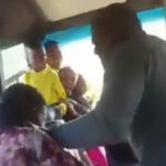 スクールバスの運転手が学生に暴力を振るう（南アフリカ）