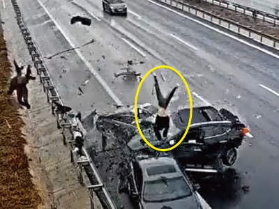 高速道路で起きた多重事故の瞬間（トルコ）