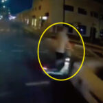 電動キックボードに乗った男性が車に跳ね飛ばされる映像