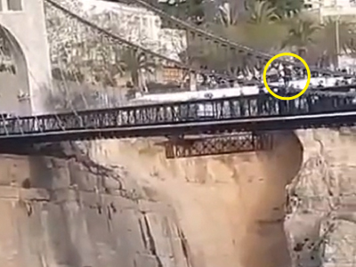 アルジェリアで最も高い橋から転落死する男性