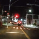 交差点で衝突する車（日本）