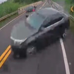 高速道路でトラックと乗用車が正面衝突する