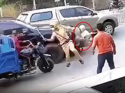 ピックアップトラックが道路で検問中の警察官とバイクに衝突する事件（ベトナム）