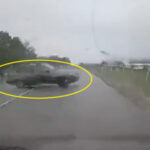 車と車が正面衝突する事故（ロシア）