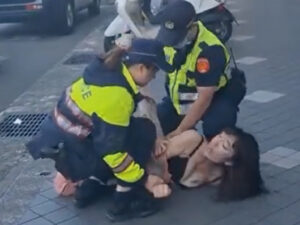 暴れる女（台湾）