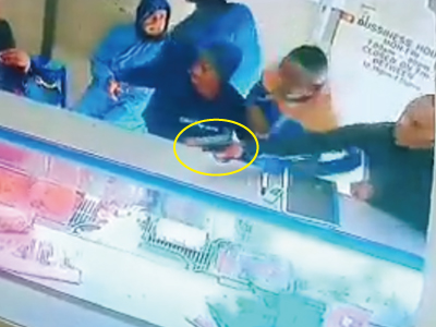 武装した強盗犯を店の店主が発砲する事件（南アフリカ）