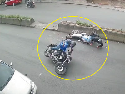 バイクとバイクの衝突事故（アルメニア）