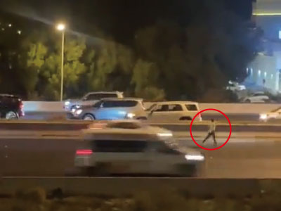 高速道路で若い男性が車に轢かれ死亡（クウェート）